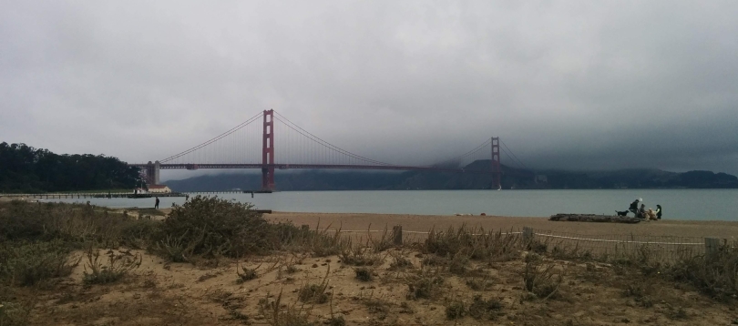golden gate bridge cloudy grey